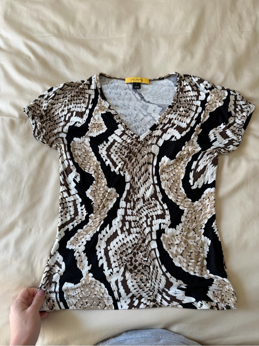 🗽St. John V-Neck Short Sleeve Printed Top - Black & Brown